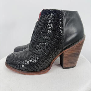 Women's Free Bird Black Snake Print Leather Ankle Boots 7
